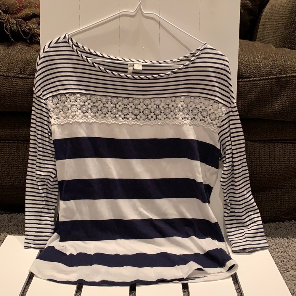 Women's flower detailed shirt - size small